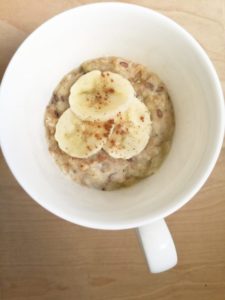 Read more about the article Super Quick Oatmeal and Peanut Butter Breakfast Mug